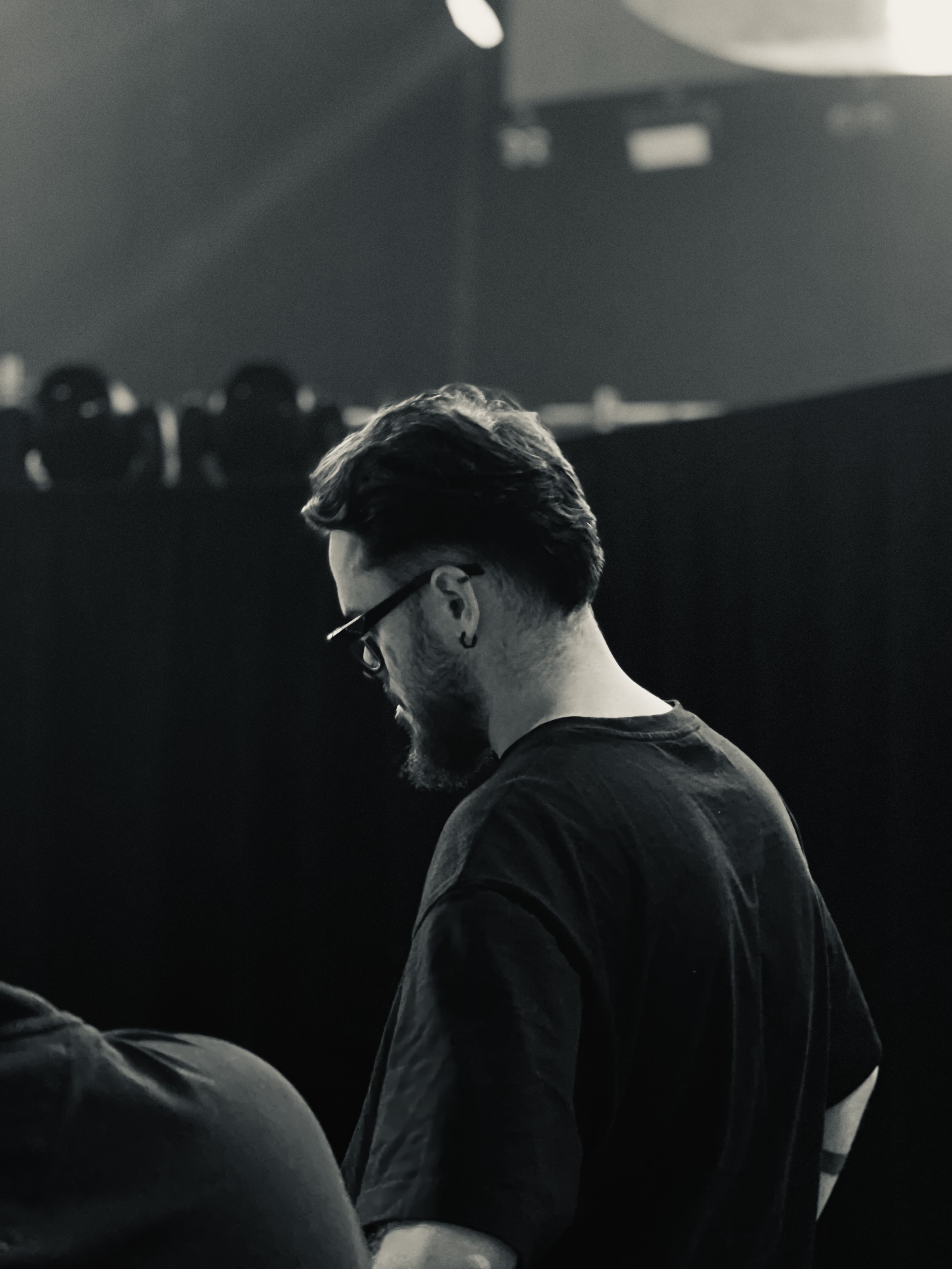 AliB on set